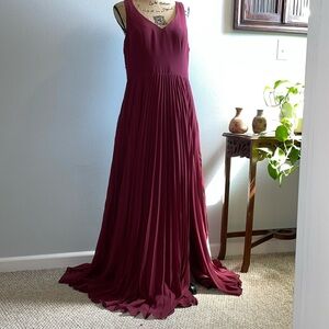 AZAZIE LINDSEY
Burgundy A-Line Pleated Chiffon Dress